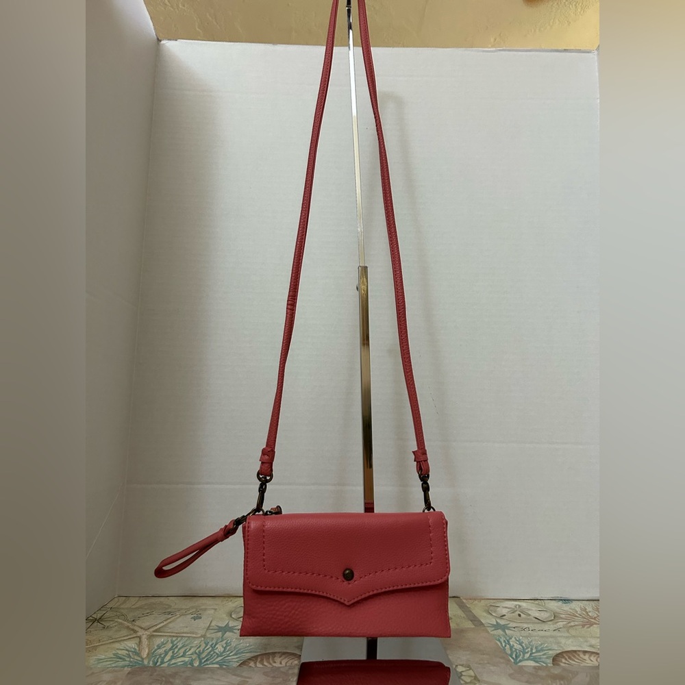 The Sak Ventura Pink Smartphone Leather
Crossbody